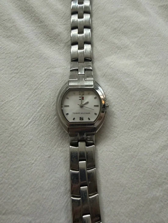 Tommy Hilfiger Silver Metal Bracelet Watch - Picture 2 of 6